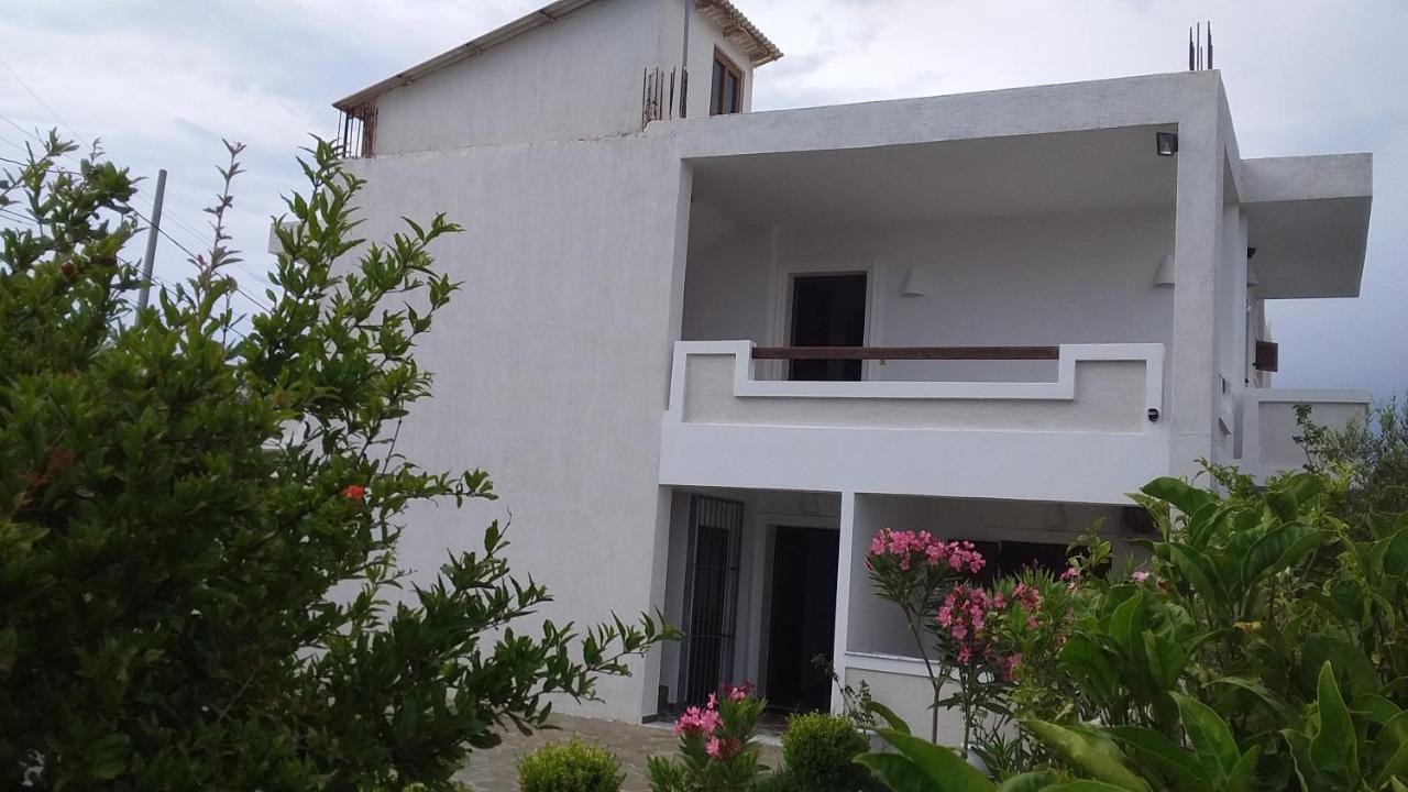 Mihal Suites Saranda Kültér fotó
